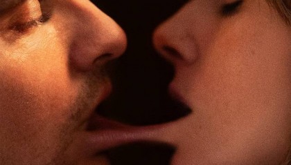 惊悚爱情电影《同甘共苦》内地定档9月19日 情侣深陷危机上演“百黏好合”