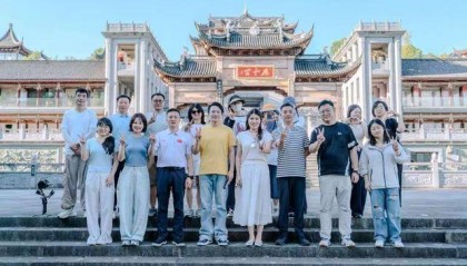 景区“打工人”郑国霖“火出天际” 母校校长：为他骄傲