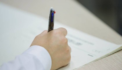 地方新闻精选 | 珠海6人团伙组织在职考研作弊被判刑 西安一医院被指存过期药品