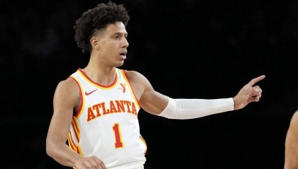 NBA新闻速递：老鹰新星季报销，湖人内线受伤，国王标价福克斯