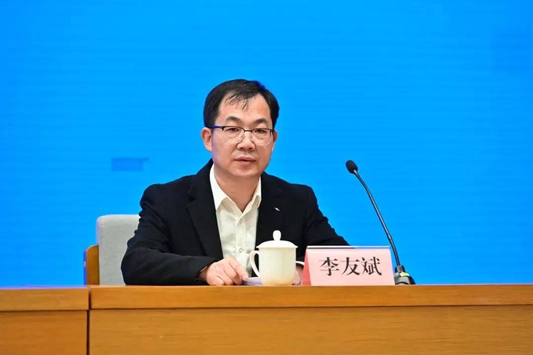 大丰体育文化运营！2024台州马拉松新闻发布会召开，奖牌、参赛服惊喜亮相！
