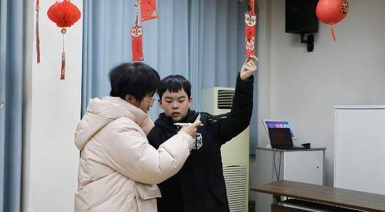 桐城：灯谜添彩闹元宵