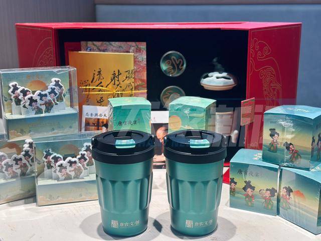 继续送！来大象客户端看2025元宵奇妙游，文创礼包送不停