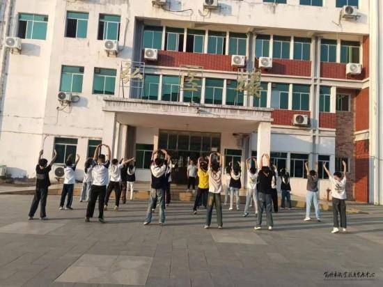 贺州市职业教育发展中心教师李柱乐荣获“贺州工匠”称号