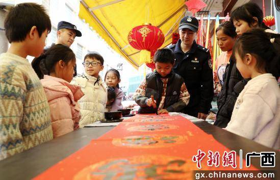 贺州平桂公安“年味”里话平安