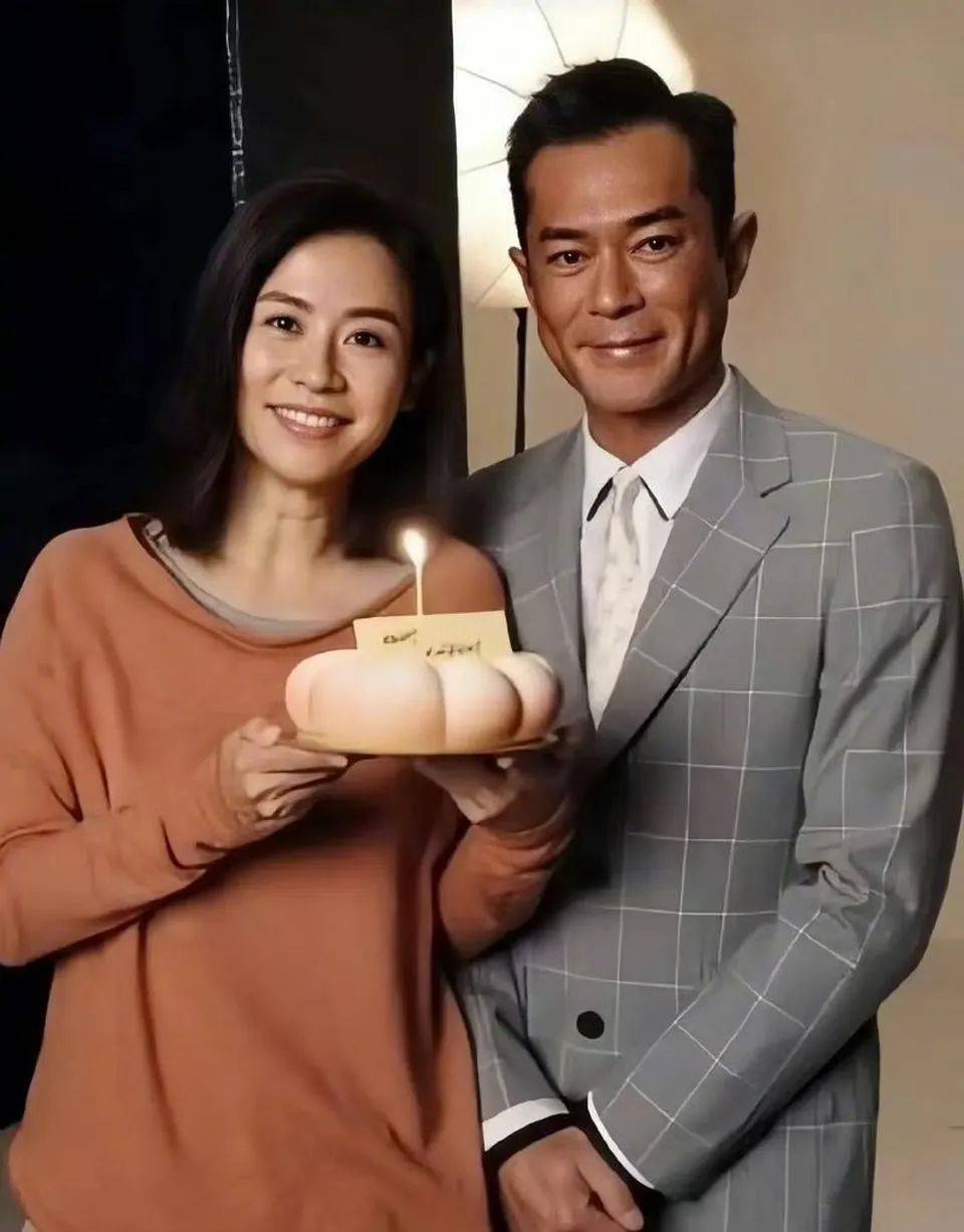 今日热点：赵露思生病前认为拐杖只是装饰；94版貂蝉竟然是金龟子配的音......