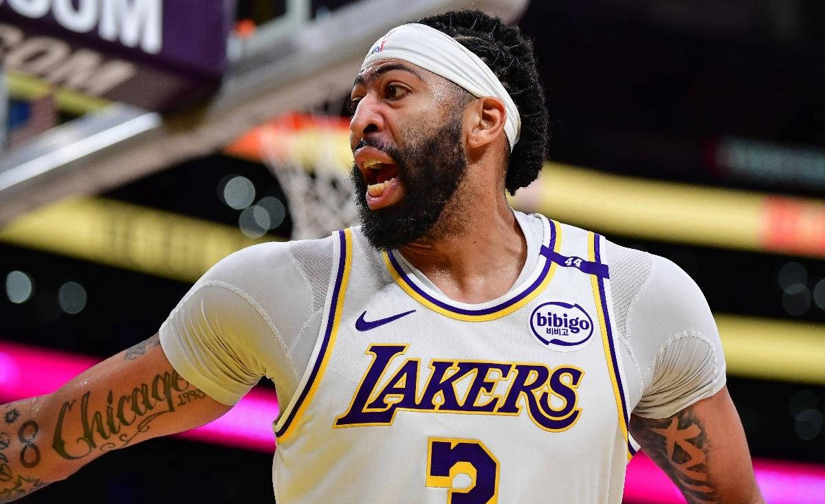 NBA新闻速递：老鹰新星赛季报销，湖人内线受重创，国王标价福克斯