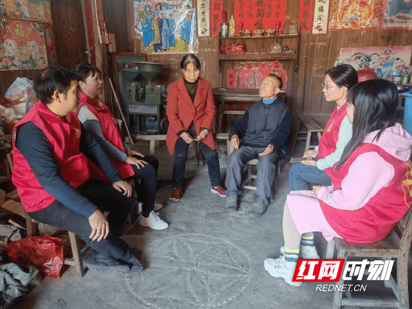 一片“邵阳红”全城学雷锋 邵阳广泛开展系列志愿服务主题活动