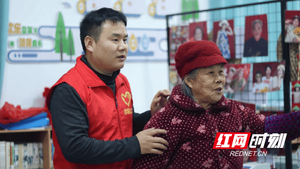 一片“邵阳红”全城学雷锋 邵阳广泛开展系列志愿服务主题活动