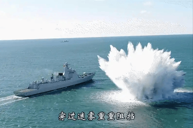 重大新闻：一枚巨型弹在福建舰附近爆炸 第七次海试不弹射舰载机