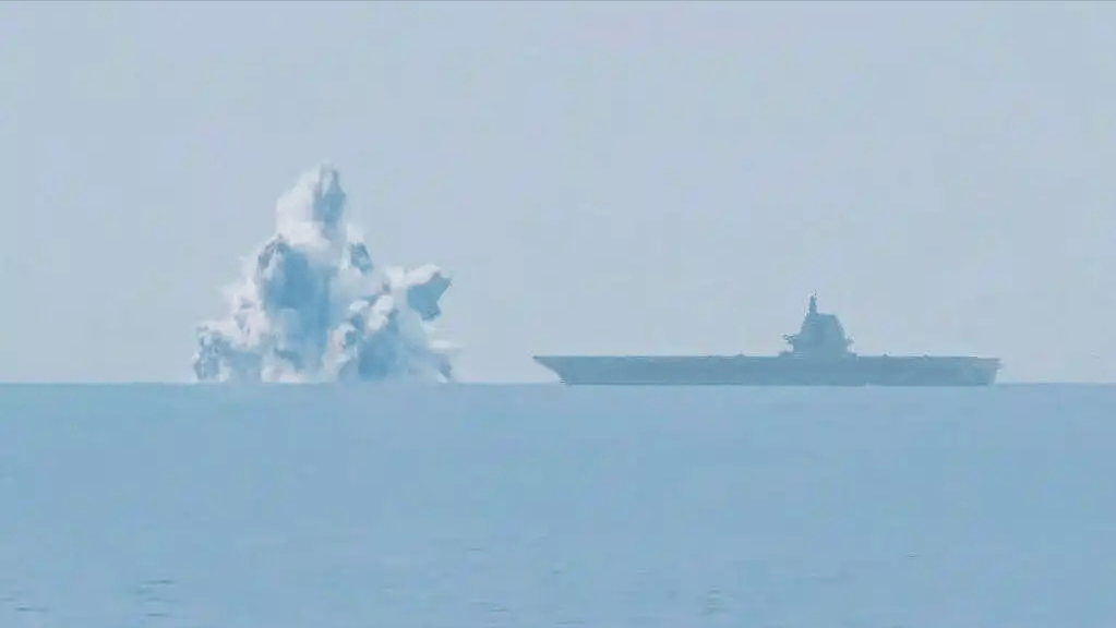 重大新闻：一枚巨型弹在福建舰附近爆炸 第七次海试不弹射舰载机