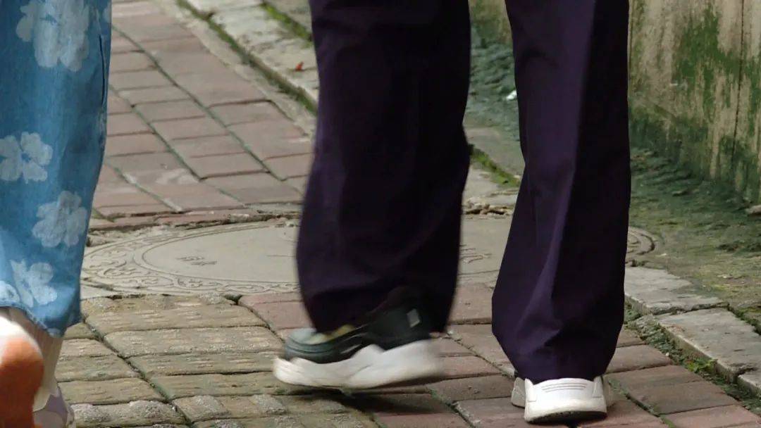 吓！南宁暴雨冲开井盖，儿童放学途中不慎掉下去！防坠网救大命了……