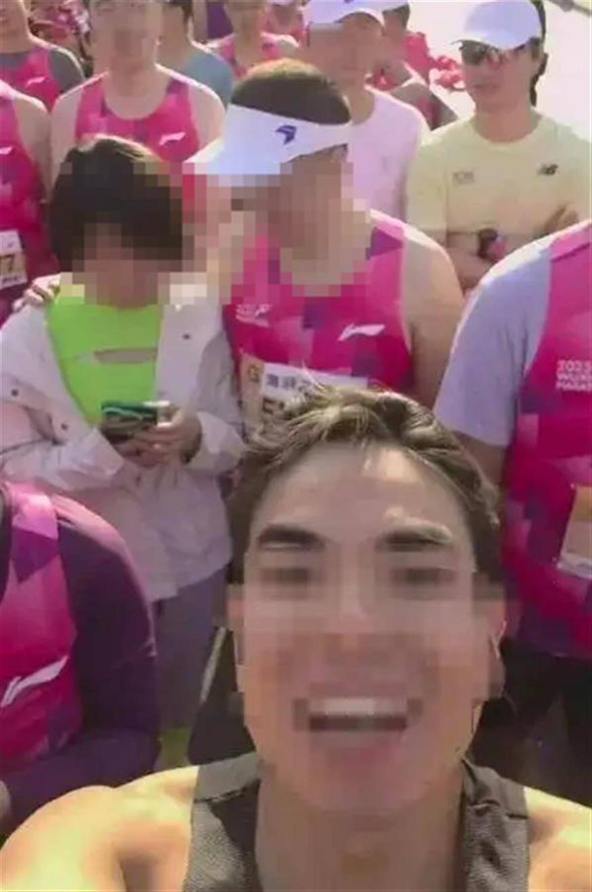 无锡马拉松赛场亲密事件：拍“花边”上网小心被追责