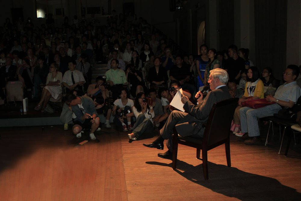 文学花边｜略萨与中国：故事抵达了如此遥远的地方