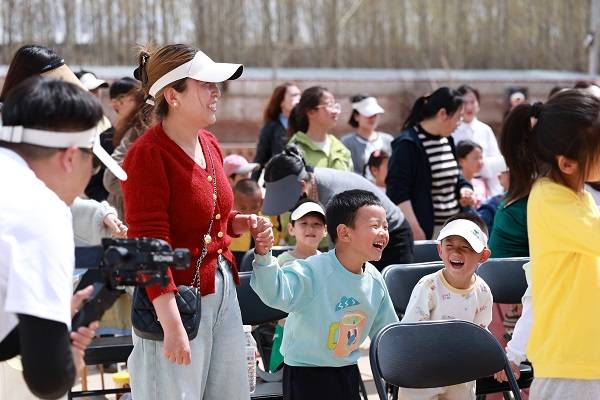 甜啦啦携手中国质量新闻网发起“小饭碗计划”公益活动：以品质守护成长，用行动践行责任