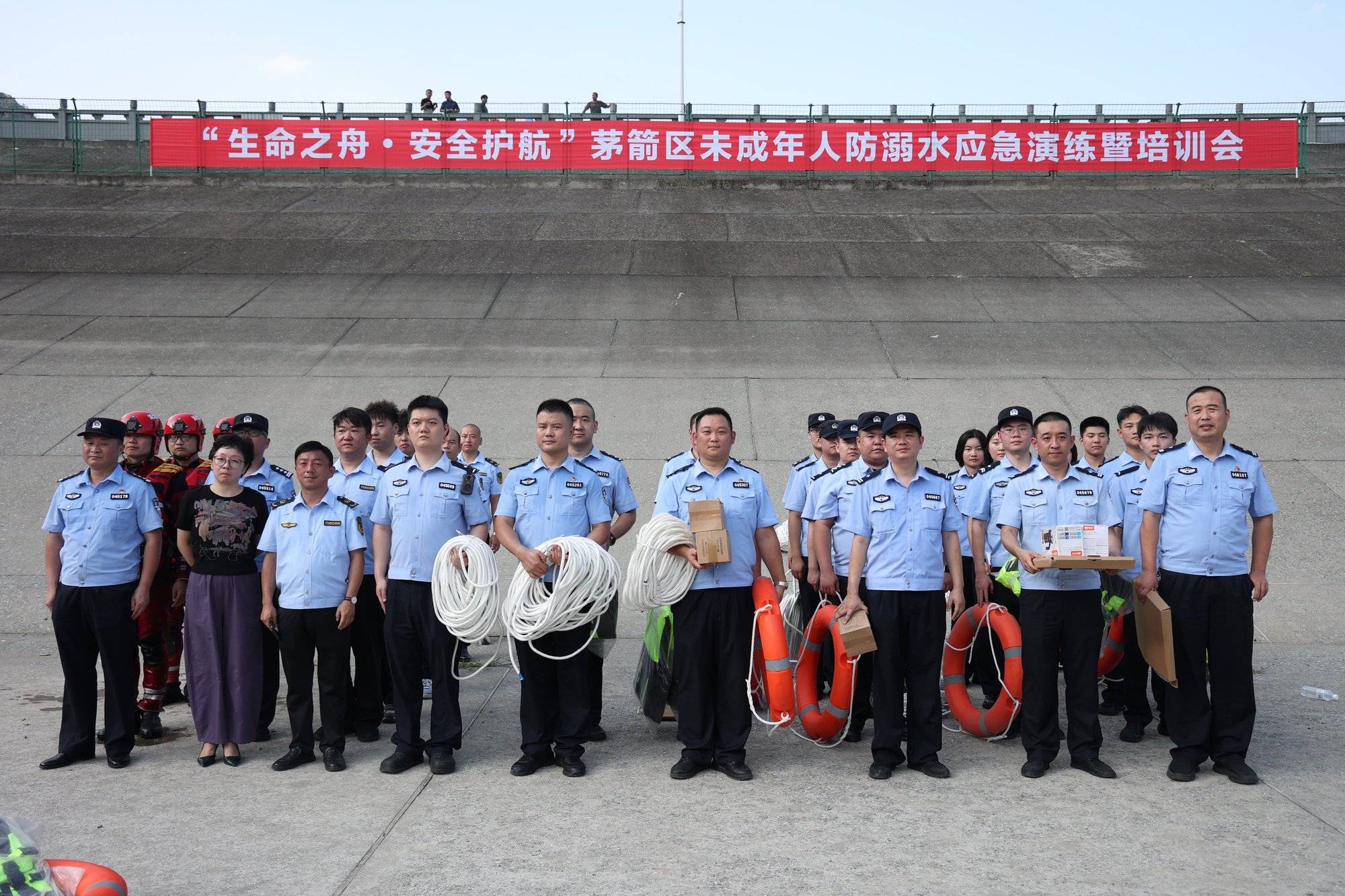 十堰市茅箭区多部门联合开展防溺水实战演练
