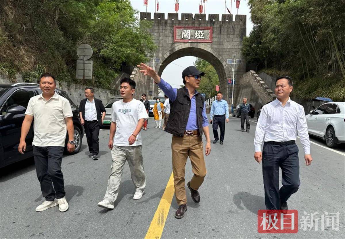 百老汇华裔第一人王洛勇回十堰采风，自曝90%演技源于十堰
