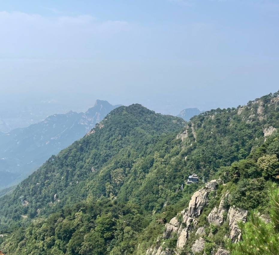 五岳大揭秘：泰山累成狗，恒山似散步，衡山规模大到离谱！