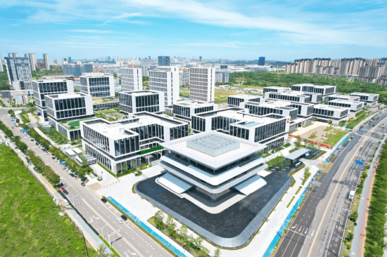 小米集团创始人雷军：年底实现武汉金山、小米研发中心万人规模！与武汉大学、华中科技大学等13所高校共建“工程师训练营”