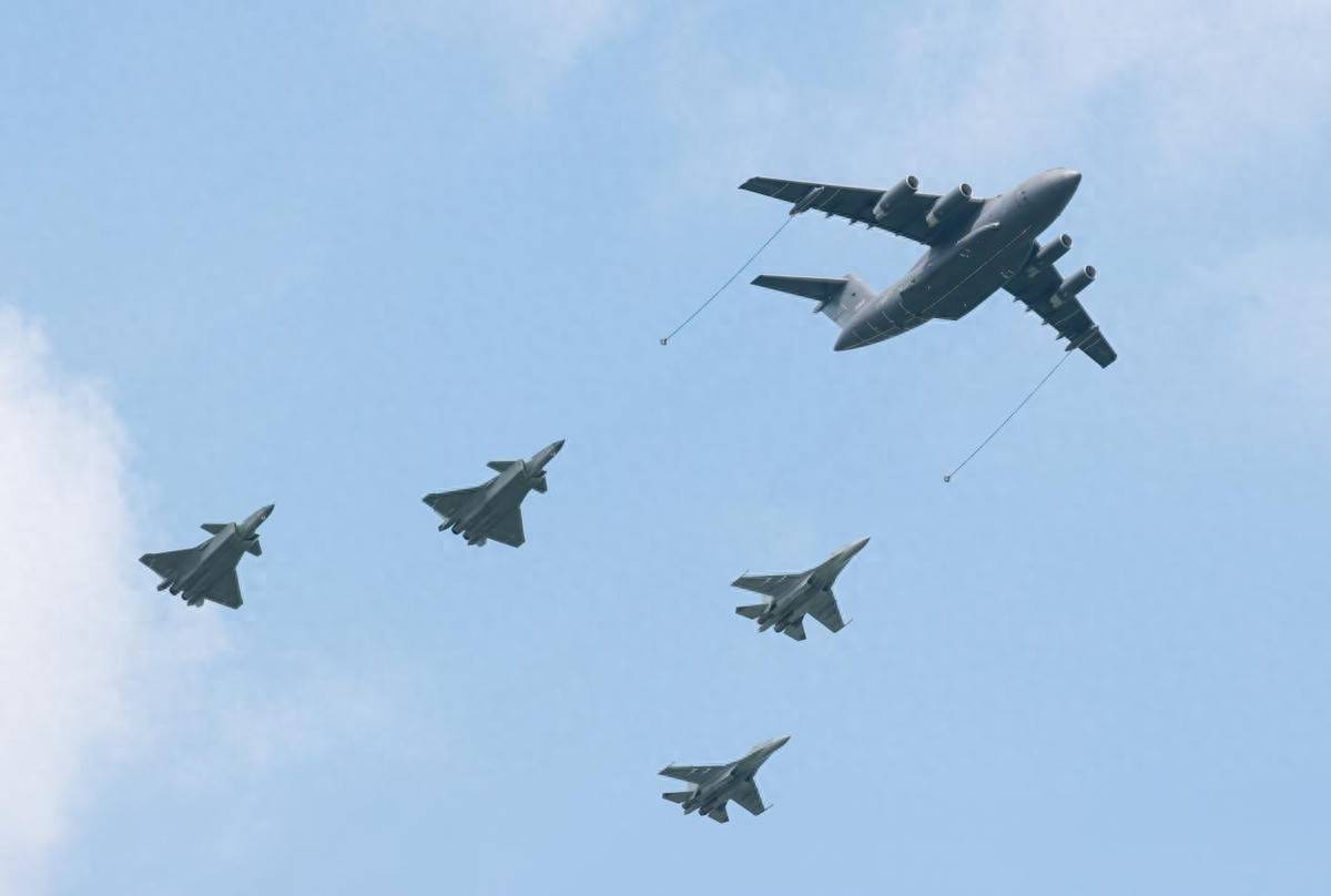 解放军派出加油机，在埃及待20多天才回国，中埃两军要有新活动？