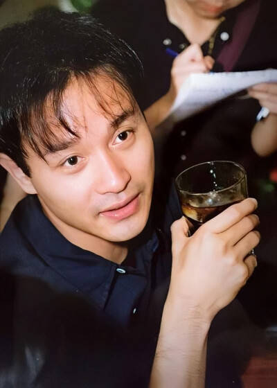 考古 | 张国荣死亡真相被公开！向太王晶纷纷揭露内幕，英年早逝太惋惜