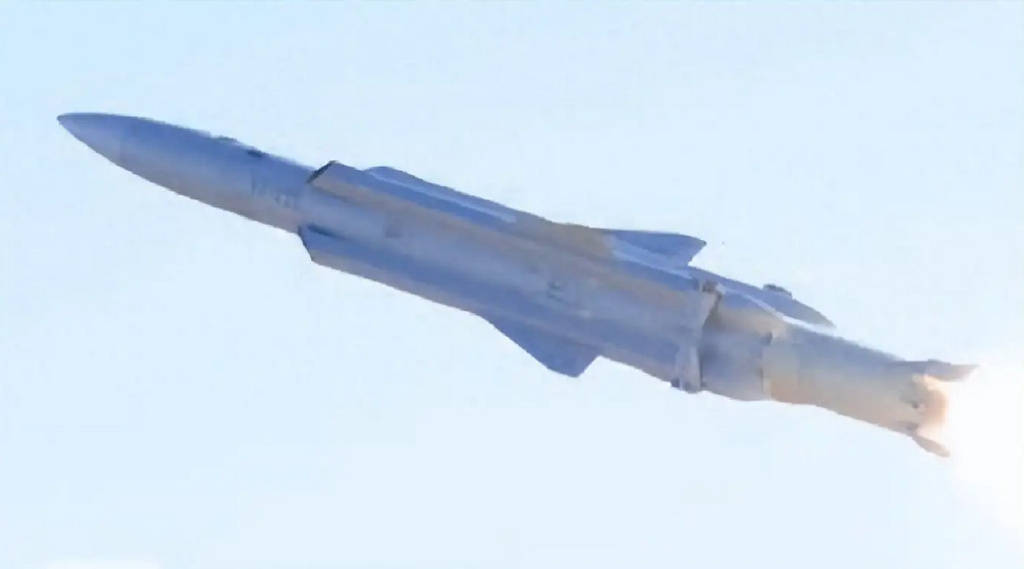 马来西亚防长访华首日，直奔4马赫的鹰击-12E，南亚国家或再添航母杀手？